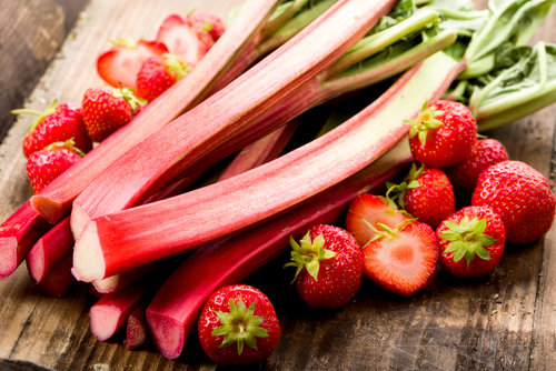 Easy-Peasy Rhubarb & Strawberry Crunch